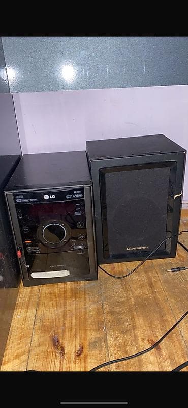 stol ustu komputerler: Salam evvala 3 boyuk kalonka 4 dene balaca kalonka herşeyi usdunde — 4