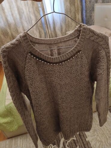 Qadın trikotaj sviteri - Rəng: boz/torpaq tonları - Model: yumru