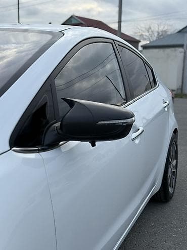 190 maşın: Kia Cerato sedan – ağ rəng, aerodinamik korpuslu, şəhər və magistral — 4