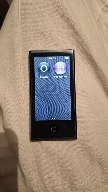 b mp3: Apple iPod nano (7-ci nəsil) 
işləkdir .
16gb yaddaş.
usb verilir — 3
