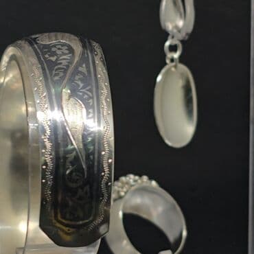 gumuş əşyaları: Dəstə daxildir: Bilərzik, Gümüş — 5