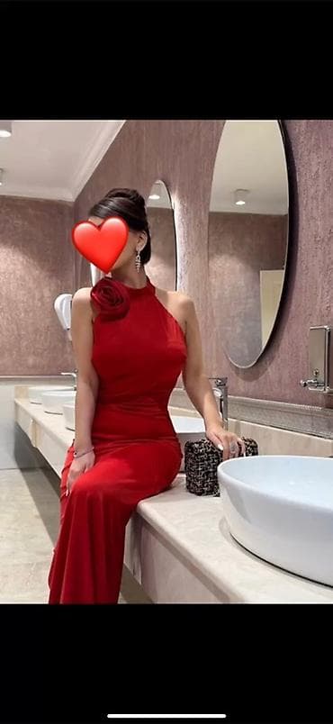 Qırmızı ziyafət donu - Model: Uzun, bədənə oturan ziyafət/abend donu — 1