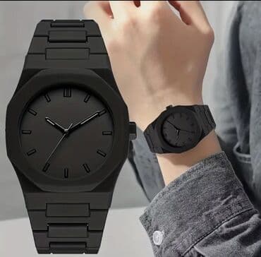 Alfa Romeo: Minimalist dizayna sahib qara qol saatı - Üslub: tam qara, mat səth — 1