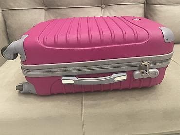 qısatuklu ingilis pişiyi: Sərt korpuslu əl yükü çamadanı - Rəng: parlaq çəhrayı, boz detallarla — 2