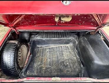 qezalı maşın: VAZ 2107 sedan - Kuzov: 4 qapılı sedan, qırmızı rəng - Mühərrik — 6