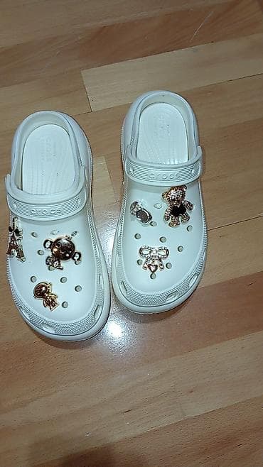 ayaggabı: Məhsul: Crocs Comfort klonları – krem/ağ rəng Ölçü: 39 (altlıqda qeyd — 1