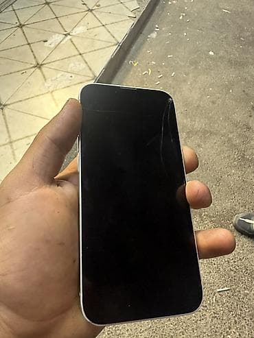 iphone 12 sade: IPhone 13, Ağ, Qırıq — 2