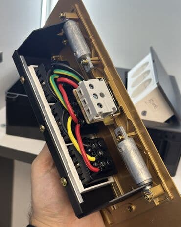 Moskviç: Gizli razetka 3-dərin razetkalı model cəmi 48 azn. Metal korpuslu bu — 2