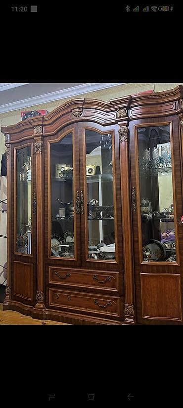 Şüşəli dolab vitrini, İşlənmiş