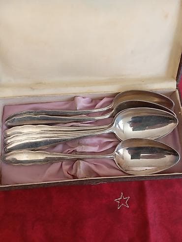 qaşıq desti: Gümüş rəngli antik üslubda stol qaşıq‑çəngəl dəsti Tərkib: - Müxtəlif — 4