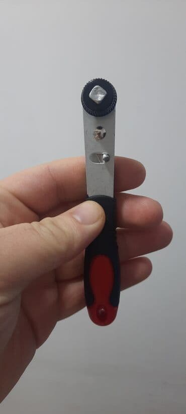 Трещоточный ключ с двойным назначением: регулируемый, корпус из стали