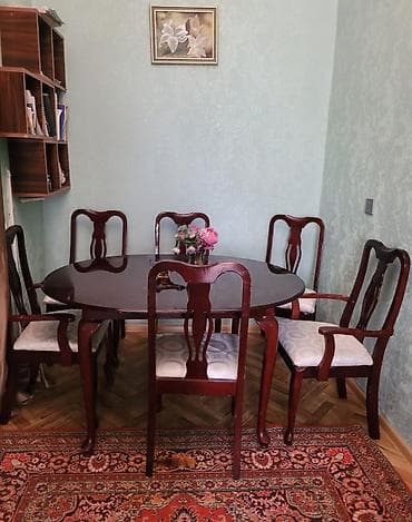 oturaca: Masa desti 250 manat.Ruminiyanindi,stullar temiz — 1