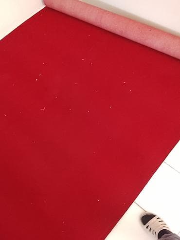 Kovrolin: Qırmızı xalça örtüyü – rulon şəklində - Material: yumşaq, sıx — 1