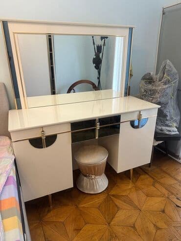 islenmis yataq: ‼️Tecili satilir‼️ Yataq desti, dolab ve taxt 120 azn Taxtin ustu — 2