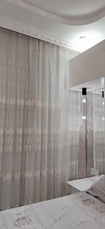 saçaq pərdə: Ağ rəngli, naxışlı tül pərdə dəsti - Material: incə, işıqkeçirən tül — 3