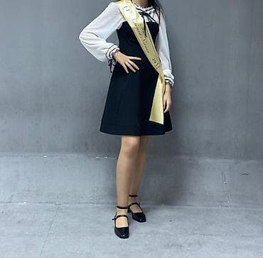 Yalnız son zəngdə geyinilib. İstənilən şənlik, məzuniyyət günü