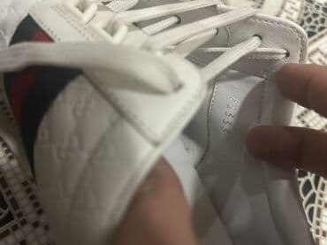 Səndəl və şəp-şüplər: Gucci kişi krossovkası – ağ dəri, monoqram GG naxışlı panellər. - — 3