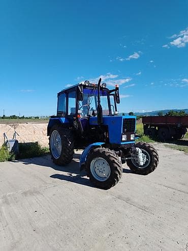 Belarus 82.1 təkərli traktor Texniki xüsusiyyətlər və təchizat: - 4x4 — 6