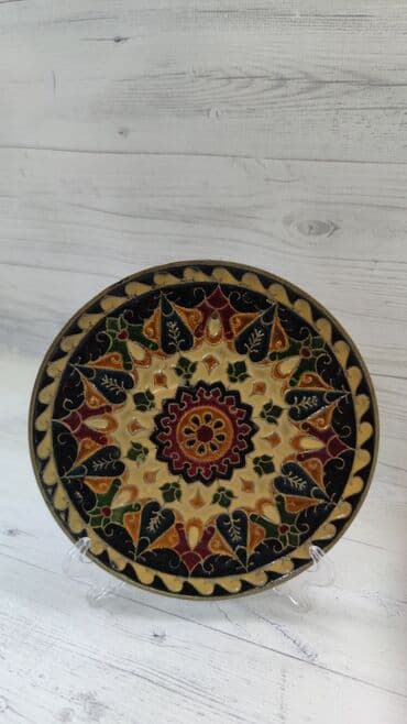 qedmi qablar: Minalı latun boşqab Qədimi yunanıstanın — 1