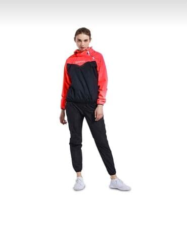 Sauna esofman terlederek kilo vermeye komek edir! Tam polisterindi