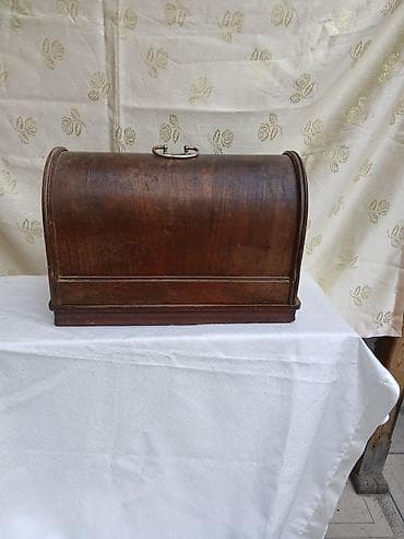 qedmi pullar: Antik pedal tikiş maşını – taxta qutulu - Model: Podolsk/Adler tipli — 3