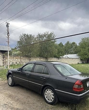 prius diskler: Mercedes-Benz C 180: 1.8 l | 1995 il Sedan — 1