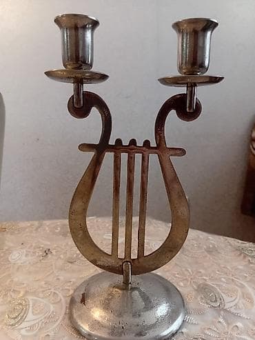 Şamdanlar: İki şamlı metal şamdan – lira (arpa) formasında dekorativ model. - — 1