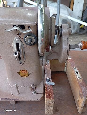 Podolsk tikiş maşını – mexaniki, əl çarxlı model Xüsusiyyətlər: - — 3