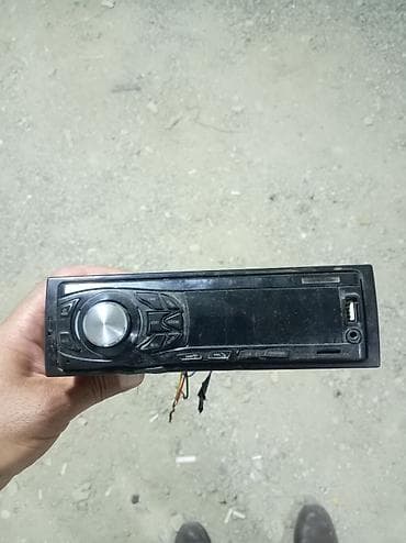 radio usb bluetooth: Avtomobil maqnitolası – 1 DIN ölçü Xüsusiyyətlər: - Ön paneldə USB — 1