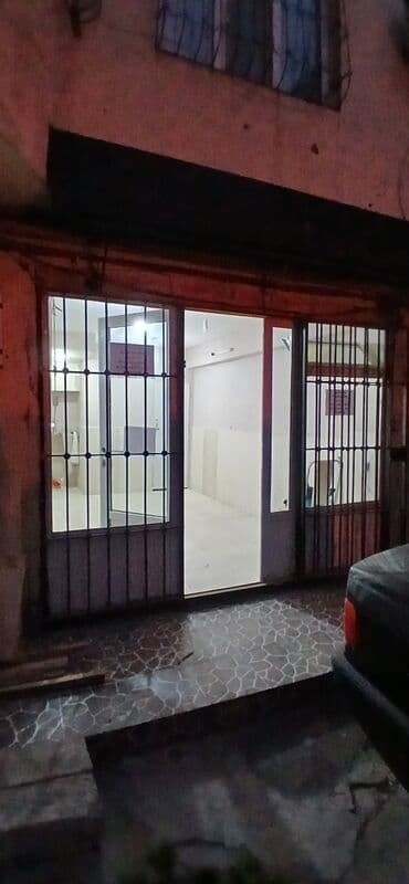 Restoran, kafelər: Xirdalanda at heykeli terefde obyekt icareye verilir, icinde ayaqyolu — 1