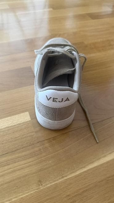 Кроссовки и спортивная обувь: Размер: 38, Б/у — 4