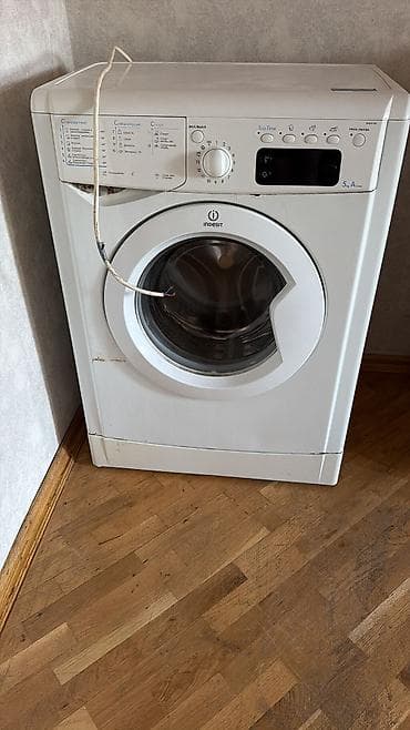 ev masin: İndesit 5kg A-Class. Ehtiyyat hissəsi kimi satılır. Barabanı təmir — 1