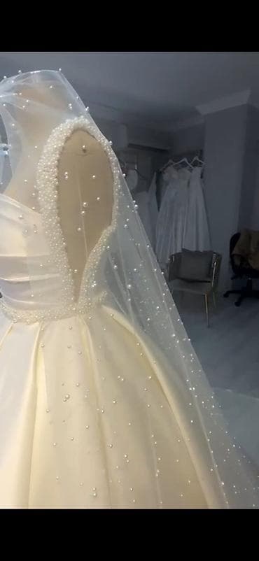 korsa: Gəlinlik – klassik “ball gown” siluetli, atlas parça. - Rəng: İvori/ — 5