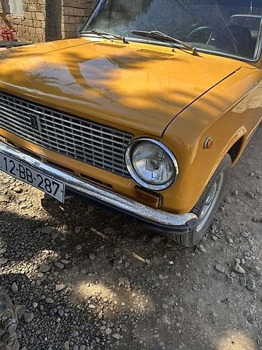 traktor satisi azerbaycanda: VAZ (LADA) 2101: 0.6 l | 1984 il 100000 km Sedan — 5