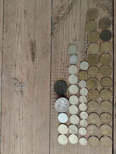 qəpik pullar: Təqdim olunur: - Müxtəlif dövrlərə aid kağız pullar: Azərbaycan — 5