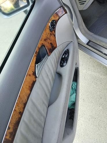 2000 bmw 320i: Mercedes-Benz E-Class: 2.7 l | 2002 il Sedan — 5