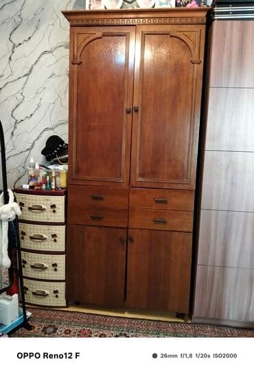 Masalar və oturacaqlar: Açılan, 2 qapılı Düz dolab, Qarderob, paltar dolabı — 1