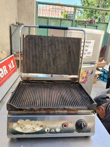 restoran ucun qab qacaq: Wolt Partner markalı, göy rəngli çatdırılma çantası. Yeməkləri təzə və — 5