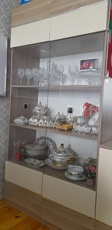 oturma otağı mebelləri: Mebel dəsti – vitrinqapılı bufet və güzgülü komod - Rəng: açıq krem — 1