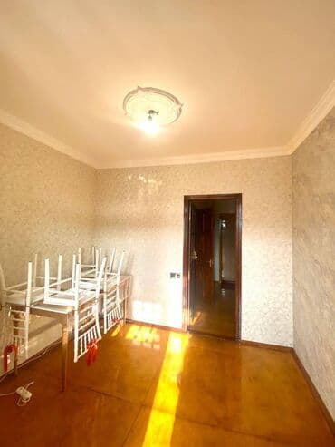 kirayə restoran: Sumqayıt 13 cu mkr-da. duz yaninda 2 dene mekteb, baxca, supermarket — 1