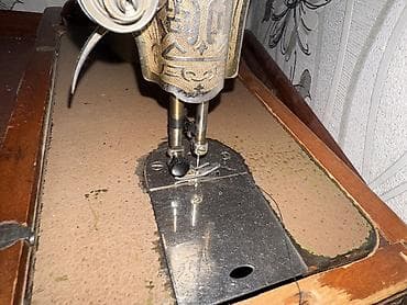 Musiqi alətləri: Əl ilə fırladılan köhnə tip tikiş maşını Məhsulun təsviri: - — 2