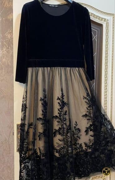 Üst geyimi: Toya, ziyafətə geyiləsi paltar, cəmi 2 defe geyinilib. Qiymetinden — 1