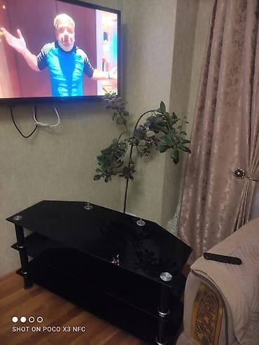 divarda kitab refleri: Künc Tv altlığı, Polkalı, Şüşəli — 2