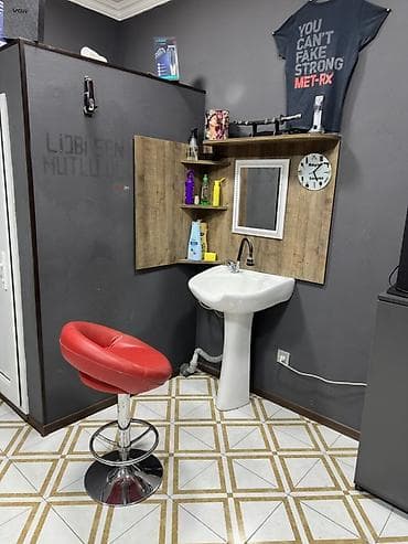 berber canaq: Peşəkar bərbər/kəsim iş stansiyası və salon avadanlıqları dəsti - — 3