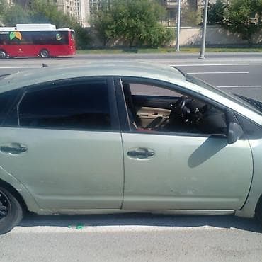 multi sukan: Toyota Prius (II nəsil) hibrid hetçbek QALMAQ SERTILE. ILKIN 800GUNU — 3