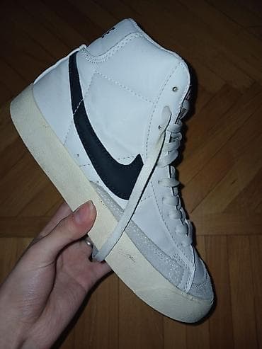 alt geyim: Bir dəfə geyinilib. 70 manata alımısam 20 satiram.Nike Blazer Mid ’77 — 2