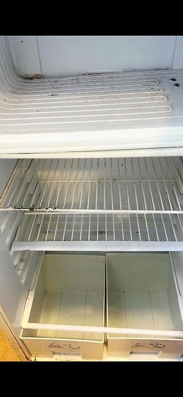 soyuducular sederek: Ağ rəngdə təkqapılı məişət soyuducusu. Xüsusiyyətlər: - Üst hissədə — 2