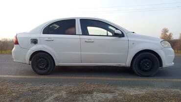 lizinq satilan avtomobiller: Chevrolet Aveo sedan – ağ rəng Xüsusiyyətlər: - Kuzov: 4 qapılı — 3