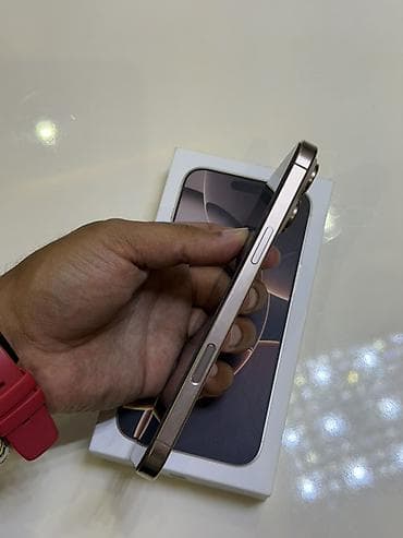 17 pro max: IPhone 16 Pro Max, 256 GB, Qızılı, Face ID — 4