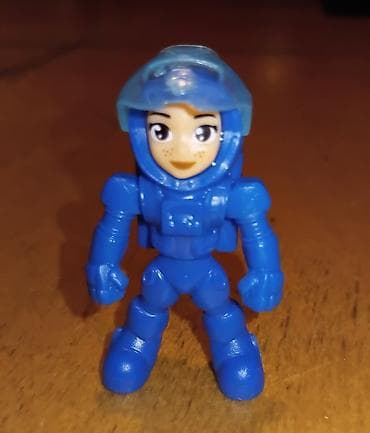Kinder oyuncağı✨️ Mini fiqur – mavi kosmonavt/robot obrazlı oyuncaq - — 1